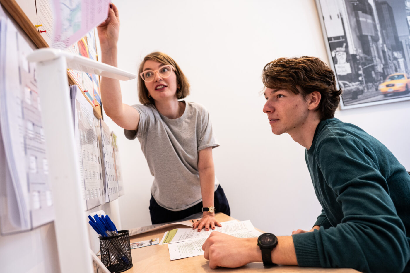 A UNYP senior research lead assists a student, transforming his thesis into a research publication.
